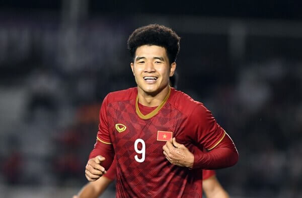 Cầu thủ Hà Đức Chín là tiền đạo của đội tuyển Việt Nam.