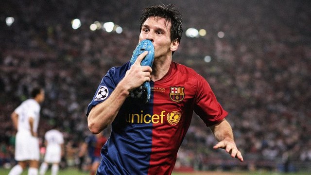 Messi là một tiền đạo rất nổi tiếng.