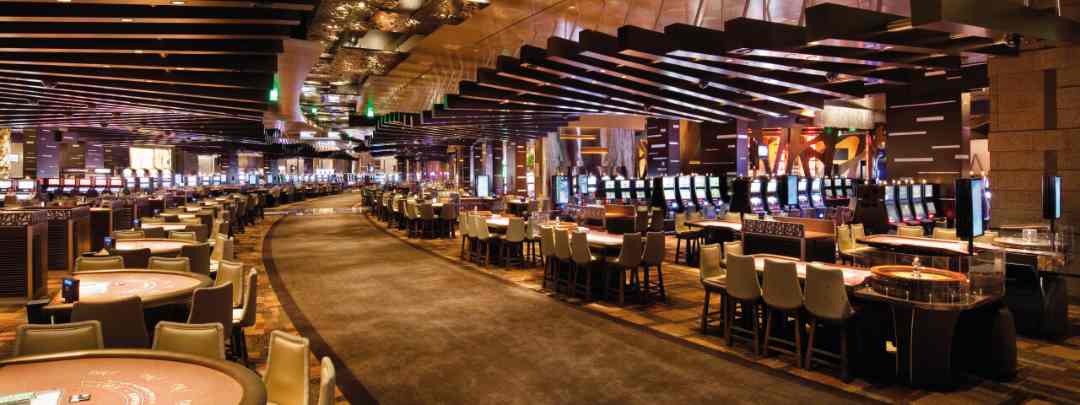 Không gian casino ấn tượng với nhiều khu vực chơi game