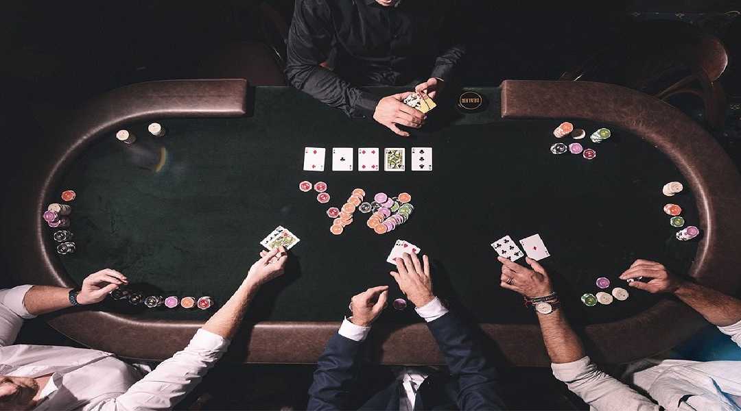 Đặt cược yêu thích vào poker chất lượng